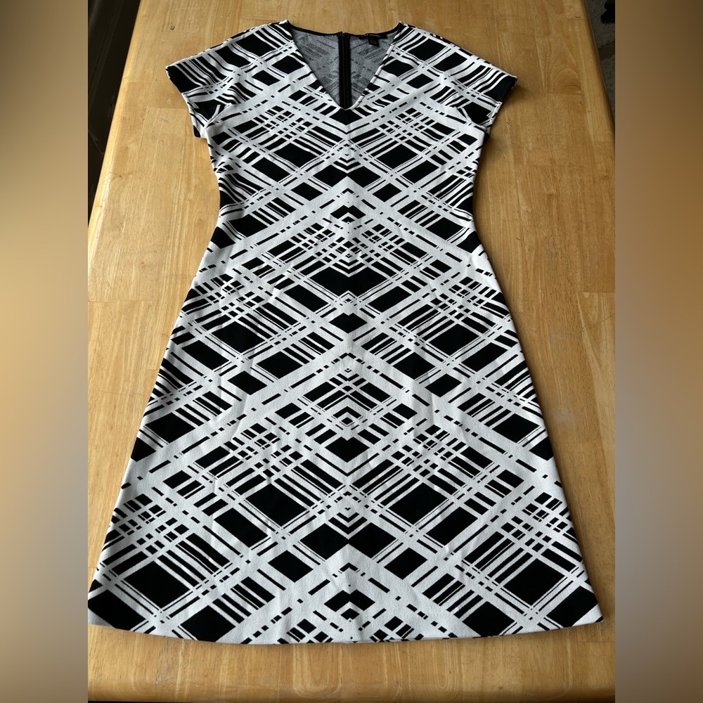Fit-and-flare/A-line ?  woman’s geometric design, dress size 8 St. John